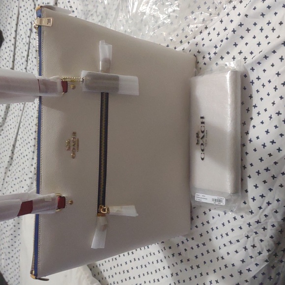 Coach Galleria Tote And Long Wallet - Picture 5 of 6